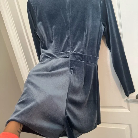 Gianni Bini Velvet Deep V Neck Romper XS - Picture 10 of 14